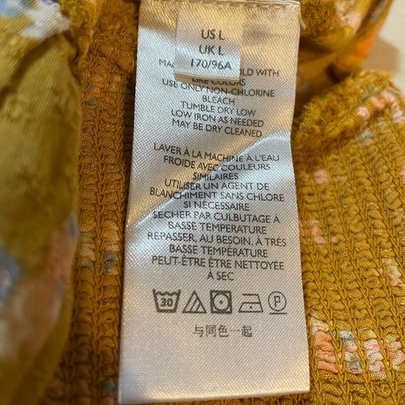 Urban Outfitters mustard yellow feminine floral crop blouse sz L - Picture 8 of 8